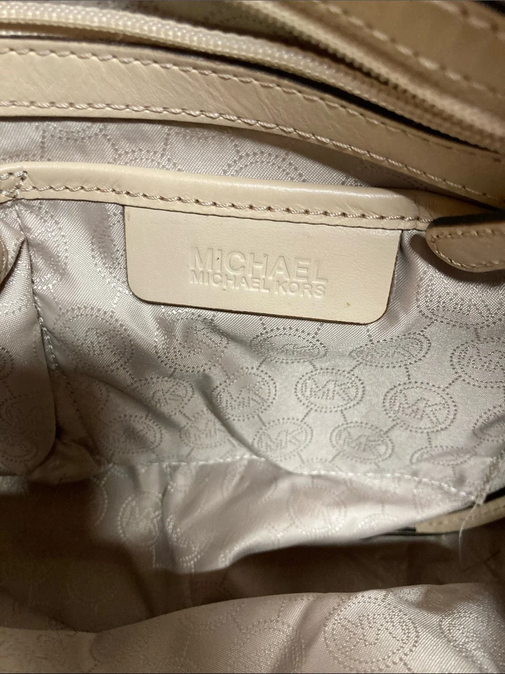 Michael Kors Cream Logo Tote with Gold Accent (OKPM-09-038)